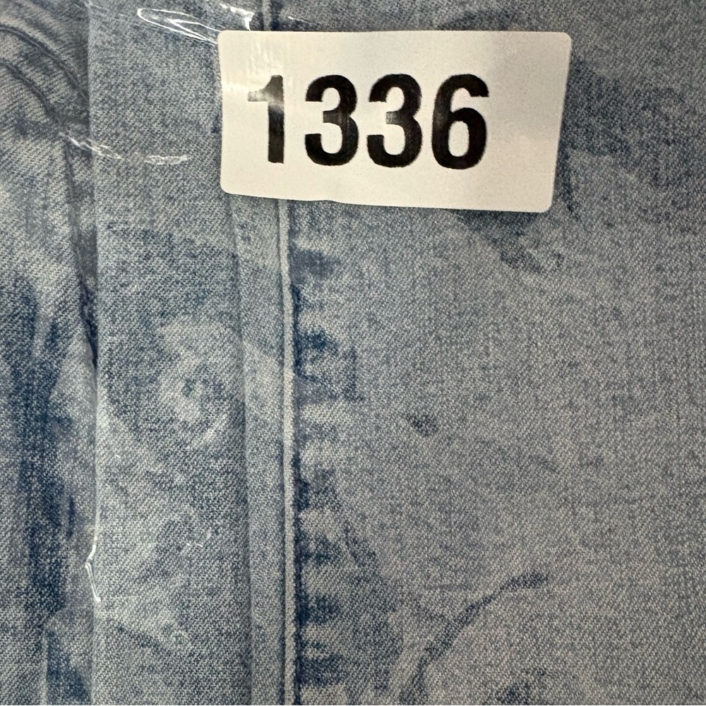 Blue Willi's Women Jeans 
•5 Pocket
•Straight Leg
•Cotton
•Light wash
•Very nice - Picture 10 of 10